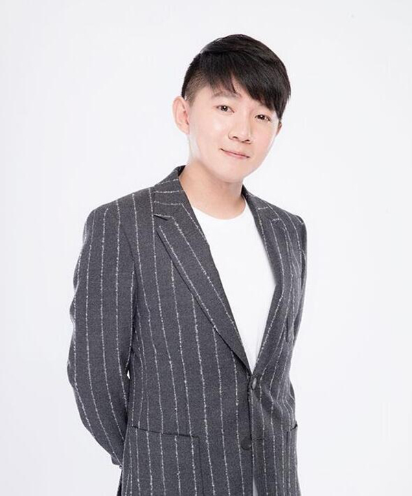 卢鑫擅长唱歌,表演,主持,人称"相声界的bigbang"