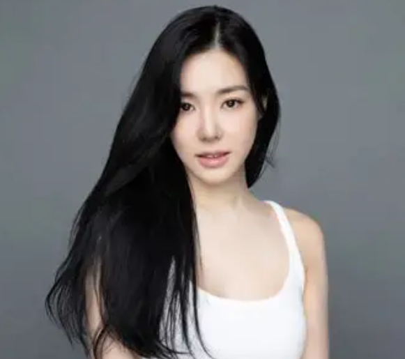 黄美英头像