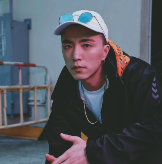 JONY J背景